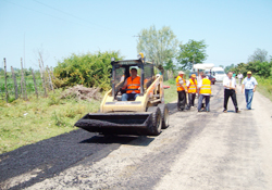 Kırsalda asfalt çalışmaları devam ediyor