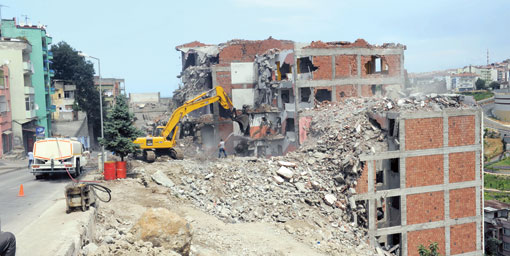 Dev binalar yıkıldı