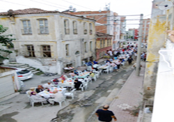 60 yıldır süren geleneksel iftar