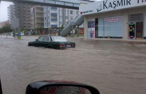 Yağmur ve aynı kareler!