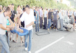 Önce viyadüğe çarptı, sonra takla attı
