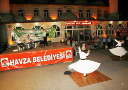 Ramazan etkinliğinde semazenler büyüledi