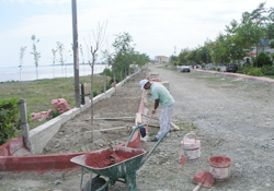 Bahçeli evler sahil yolu yenileniyor
