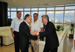 Rektör Akana geçmiş olsun ziyareti