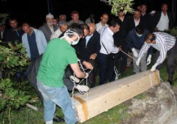 Gece yarısı defnedildi