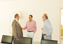 Türkoğlundan kayısı ikramı