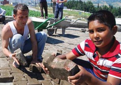 Merkezde eskidi varoşta yenilendi