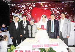 Başkan kızını evlendirdi