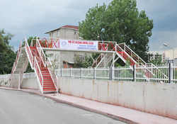 Ölüm yoluna üst geçitli çözüm