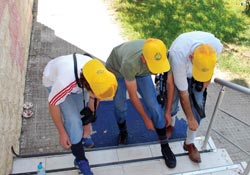 Basın mensuplarının 'kene' tedbiri