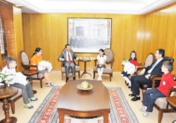 Vali Aksoy'un küçük misafirleri