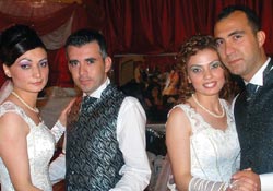 İkizler dünya evinde