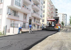 Demirtaş: Yolları tozdan çamurdan kurtarıyoruz