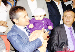 Rabia bebek Bakan Kılıç'ın burnunu sıktı