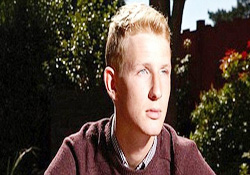 Hiçbir şeyi unutmuyor