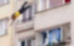 Oyun oynayan çocuk 5. kattan düştü