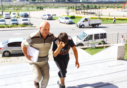 Oto  hırsızları çocuk çıktı!