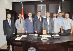 BEM-BİR-SEN'den Başkan Akgül'e plaket