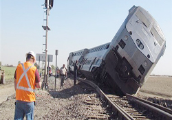 Tren ile TIR çarpıştı: 20 yaralı