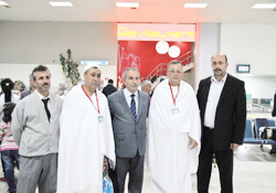 Çiçeklerle uğurladı