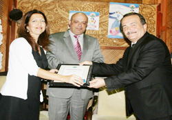 Ödülünü Mehmetçik Vakfına bağışladı