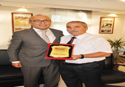 Rallici Başkana plaket