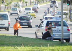 ÇOCUKLARIN TRAFİKTEKİ TEHLİKELİ OYUNU