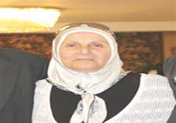 Evinin önünde otururken maganda kurşunuyla yaralandı