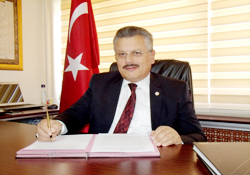 Bir eleştiri de Şenocak'tan