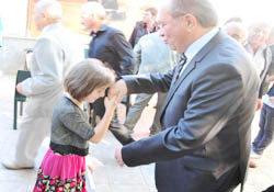 Halkla iç içe bayramlaşma