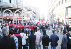 Cumhuriyet için yürüdüler
