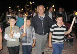 Büyük coşku  Fener alayı ile son buldu