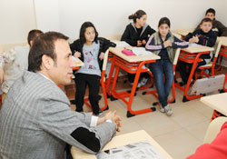 Gençlere altın bilezik