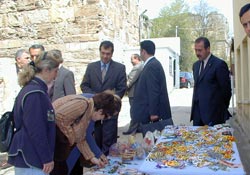 Mahkumlar yapıyar gardiyanlar satıyor