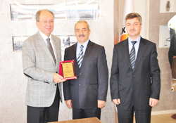 Turizmcilerden Burmaya teşekkür plaketi