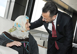 Yaşlıları unutmadı