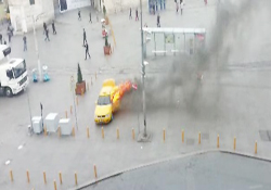 Cezaya kızdı, Taksim'de aracını yaktı