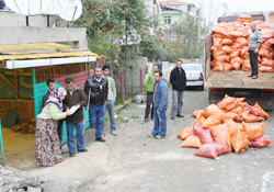 Yoksula kömür yardımı sürüyor