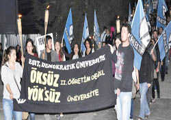 YÖK eylemi trafik kapattı