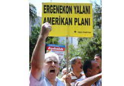 İşçi partililierden ergenokon eylemi