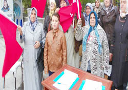 Terörist başının idamı için imza toplandı