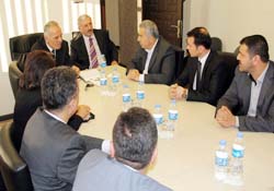 ELİNİZİ TAŞIN ALTINA KOYUN