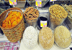 Aşure malzemeleri tezgahlardaki yerini aldı