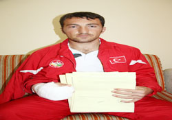 Dayak yüzünden şampiyonaya gidemiyor