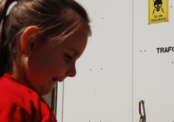 Çocuk parkında radyasyonlu trafo