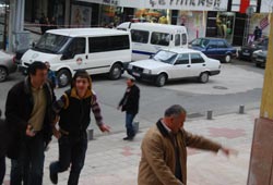 Mezarlığa zarar verdiler