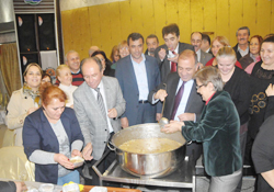 Atakum'da aşure dağıttı