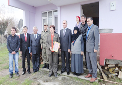 Başımızın üstünde yeriniz var