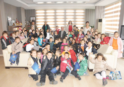 Ezgili miniklerden Başkan Burmaya ziyaret