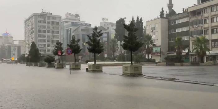 Samsun'da sağanak yağış etkisini sürdürüyor